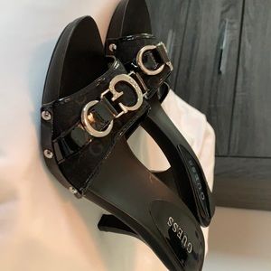 Size 7 black Guess open toe pump